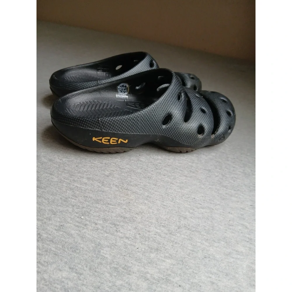 Keen Sandals Mens 7 Yogui Arts Outdoor Hiking Beach Casual Comfort Slide Clog
